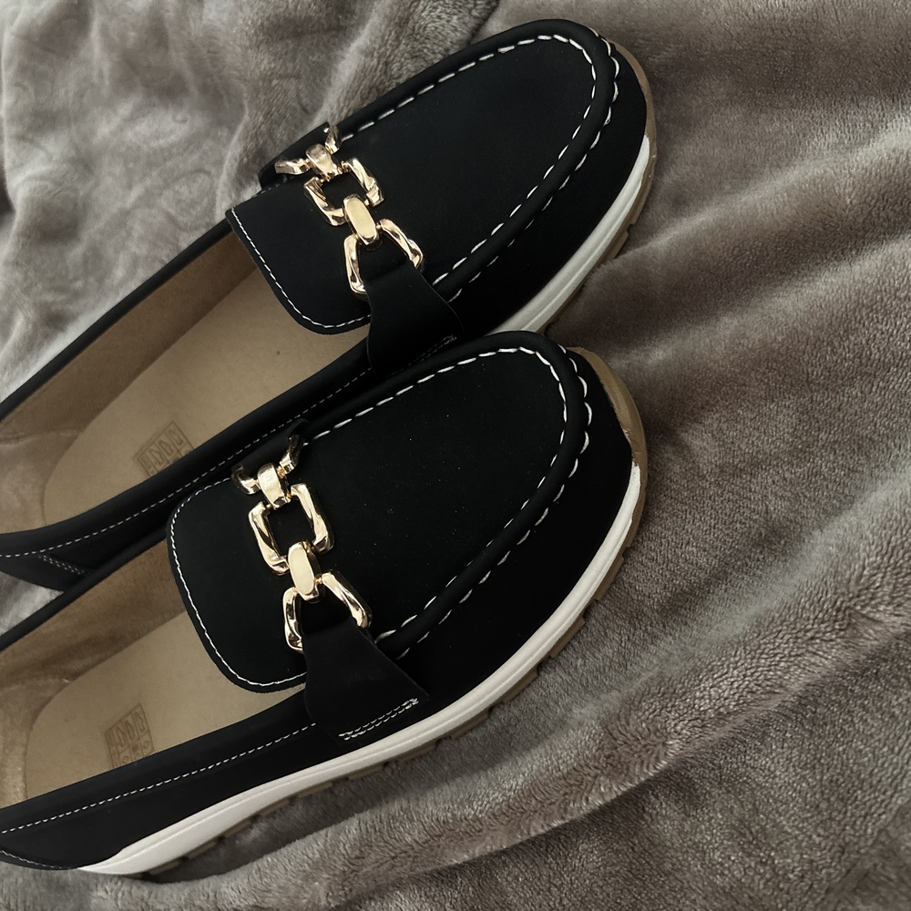 Black and Gold Flats with Chain Detail - Picture 3 of 7